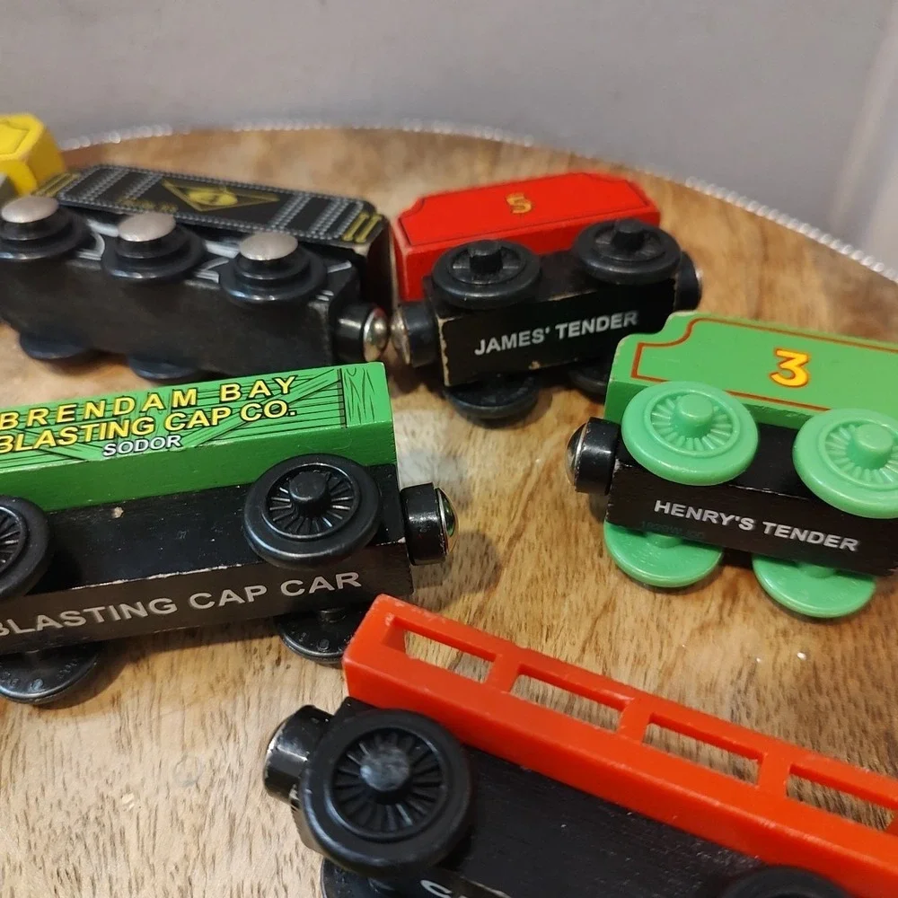 Thomas‎ Wooden Railway Tender Lot Gordon James Coal Cars Flatbeds Cargo Loads